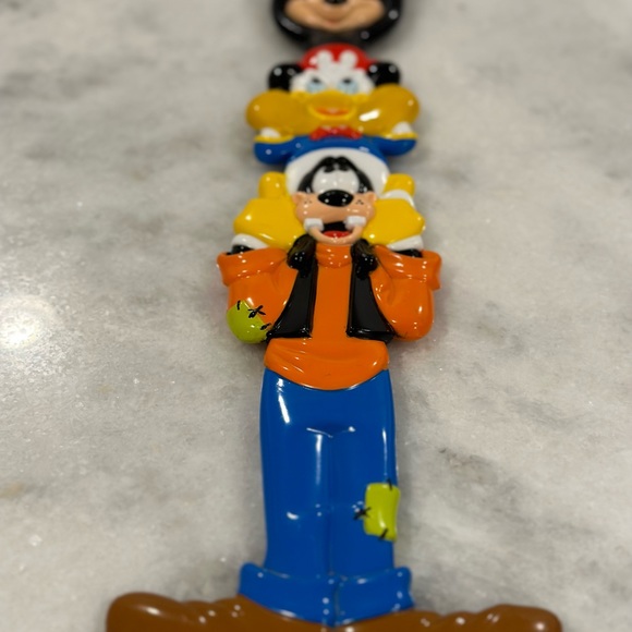 Walt Disney Back Scratcher Totem Pole With Mickey Mouse, Donald Duck and Goofy - Picture 6 of 6